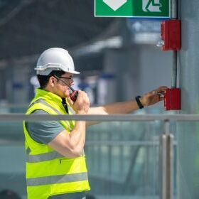 Fitter with yellow protective vest